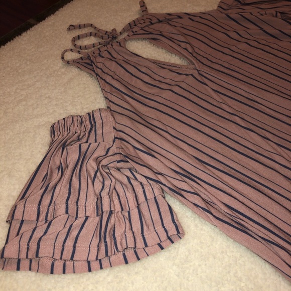AE Cold Shoulder Striped Top - Picture 3 of 4